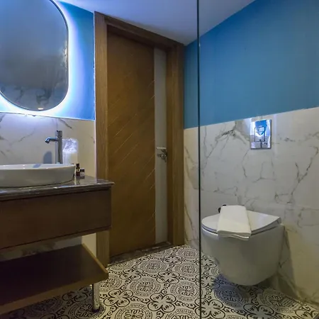 Risus كوشاداسيه