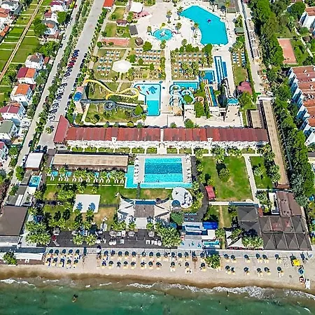 Risus 5* Κουσάντασι